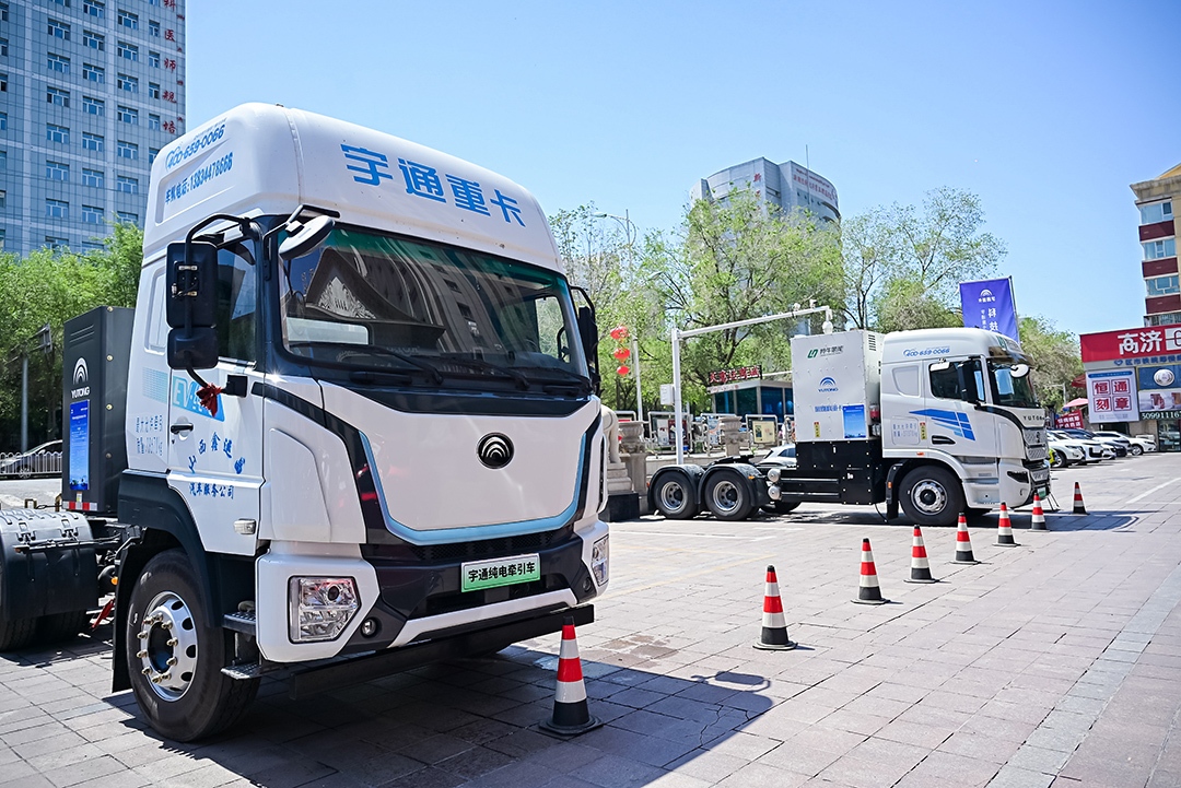 跑赢每一度丨从乌市到新乡，宇通重卡唱响新品上市“双城记”